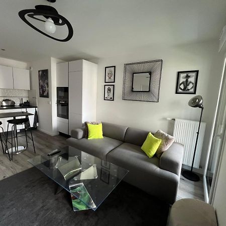 Appartement Avec Son Jardin D'Hiver Poissy Zewnętrze zdjęcie
